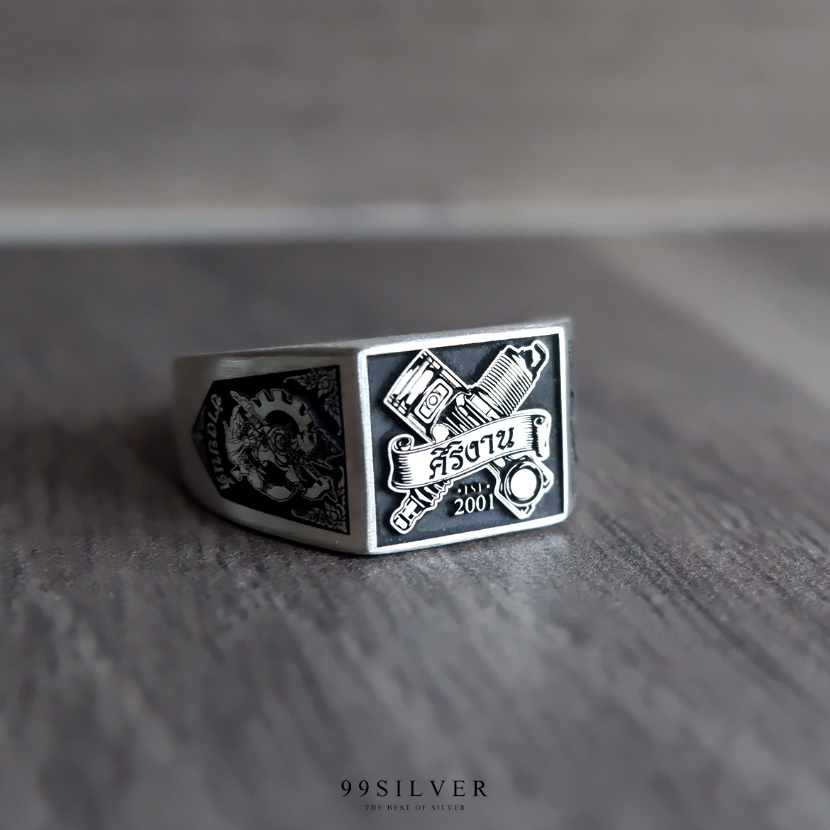 แหวนหน้าเหลี่ยม 11x11 มม. เนื้อตัน สามารถออกแบบ logo หรืออักษรได้อิสระ