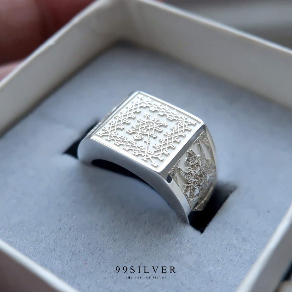 แหวนหน้าเหลี่ยม 11x11 มม. เนื้อตัน สามารถออกแบบ logo หรืออักษรได้อิสระ