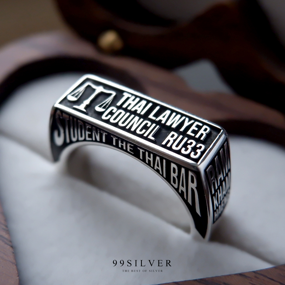 แหวนรุ่น ตัวเรือนเงินแท้แบบมาตรฐาน (เหลี่ยมยาว) สามารถออกแบบ Logo ได้ทุกตำแหน่ง