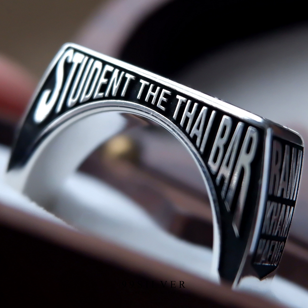 แหวนรุ่น ตัวเรือนเงินแท้แบบมาตรฐาน (เหลี่ยมยาว) สามารถออกแบบ Logo ได้ทุกตำแหน่ง