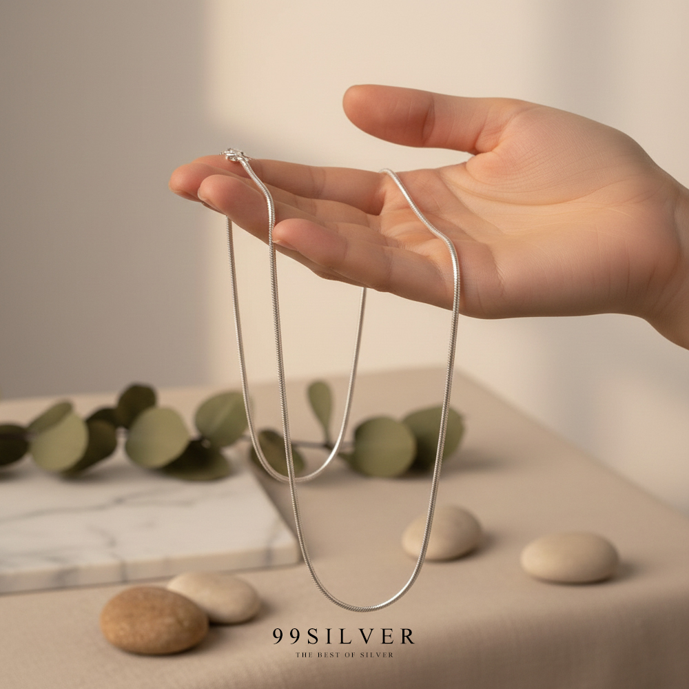 สร้อยเกร็ด เงินแท้ ลายของสร้อยต่อกันเป็นเกร็ดแข็งขนาดกลาง 2 มิลลิเมตร