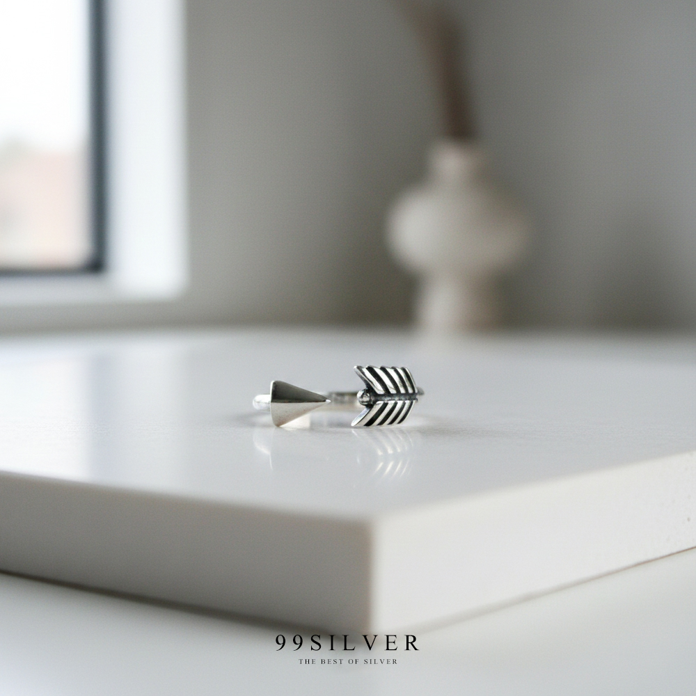 แหวนลูกศร Arrow Ring แบบหัวจรดหางศร ตัวเรือนรมดำชักเงา
