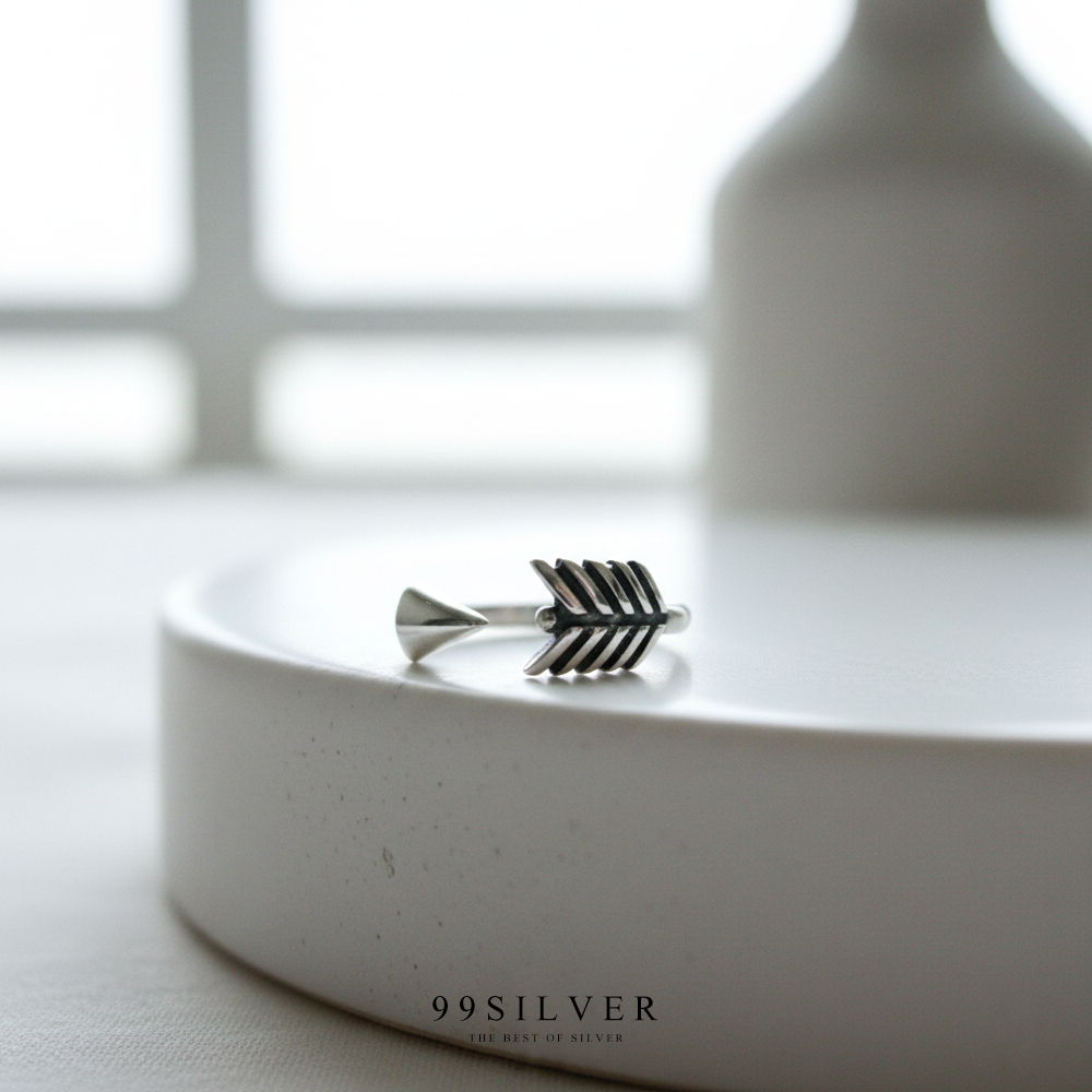 แหวนลูกศร Arrow Ring แบบหัวจรดหางศร ตัวเรือนรมดำชักเงา