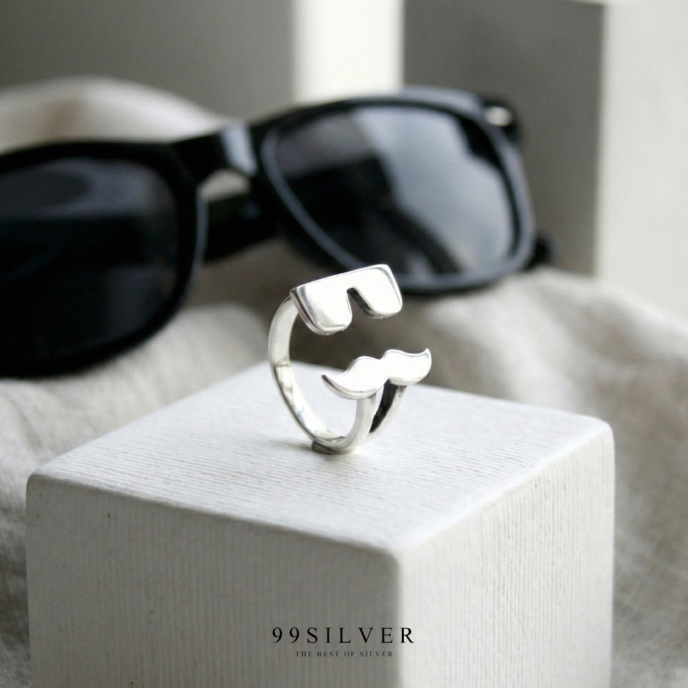 แหวนหนวด ใส่แว่น เป็นรุ่นคอลเล็กชั่น Emo Ring ก้านแหวนไม่เชื่อม