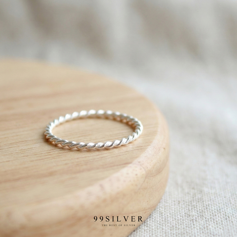 แหวนเกลียว ลายเล็ก เรือนเงินแท้กัดขาวสีสว่าง ขนาดเกลียว 1.5 มิลลิเมตร