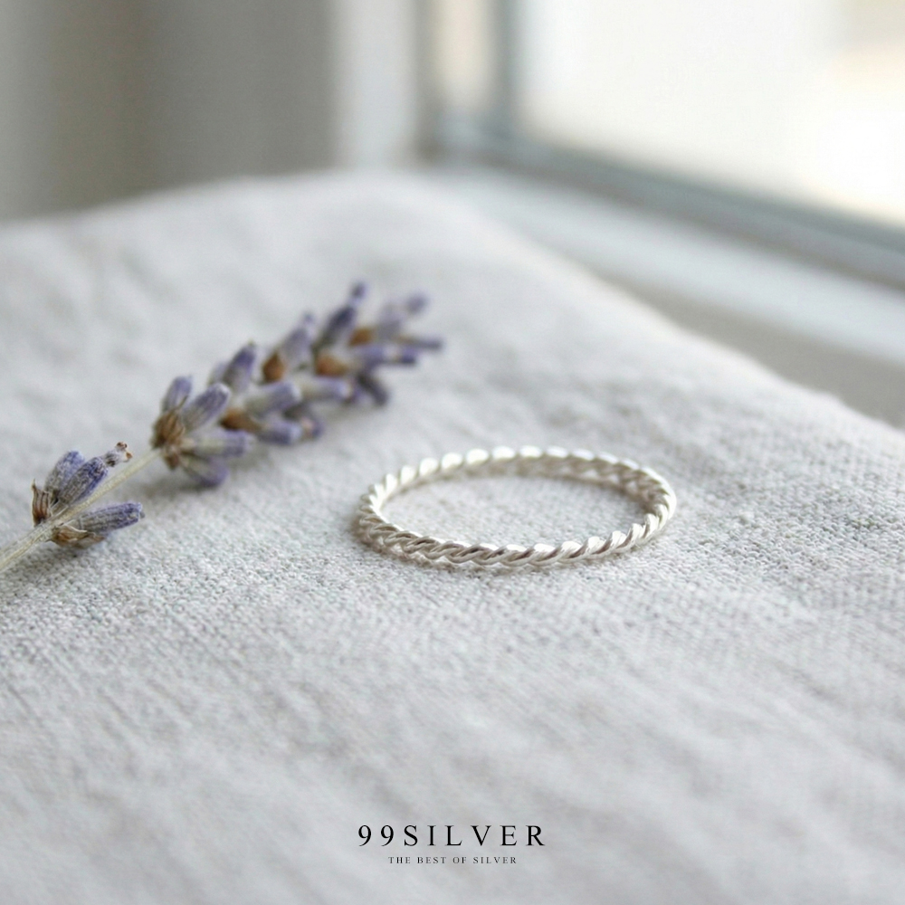 แหวนเกลียว ลายเล็ก เรือนเงินแท้กัดขาวสีสว่าง ขนาดเกลียว 1.5 มิลลิเมตร