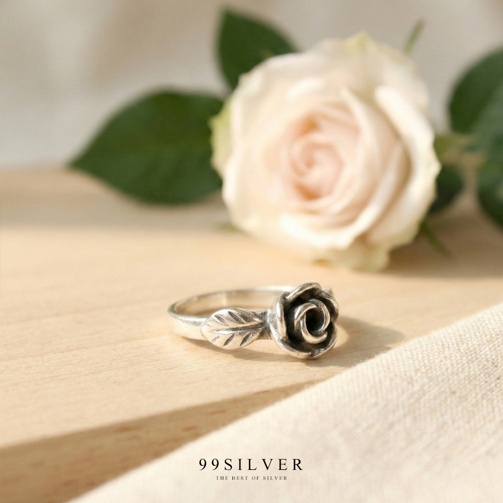 แหวนดอกกุหลาบ ตัวเรือนทำจากเงินแท้ทั้งวง ลงยาดำสวยงาม