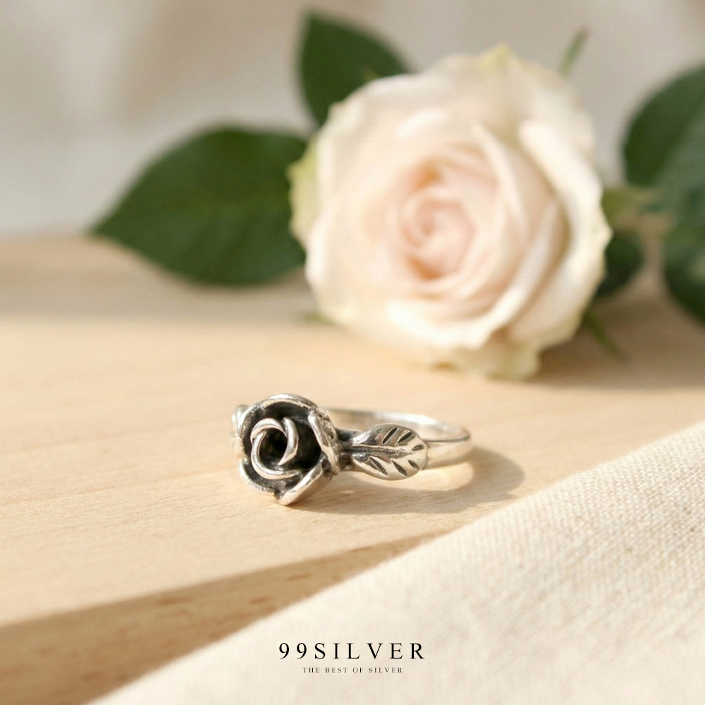 แหวนดอกกุหลาบ ตัวเรือนทำจากเงินแท้ทั้งวง ลงยาดำสวยงาม