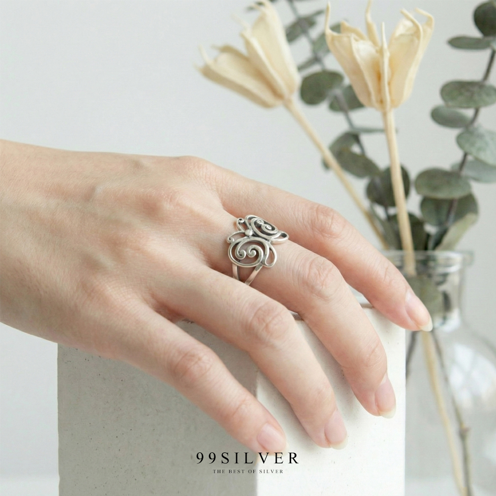 แหวนผีเสื้อแบบปีกโค้งเจาะลายโปร่ง ตัวเรือนเงินแท้ขัดเงาสวยงาม