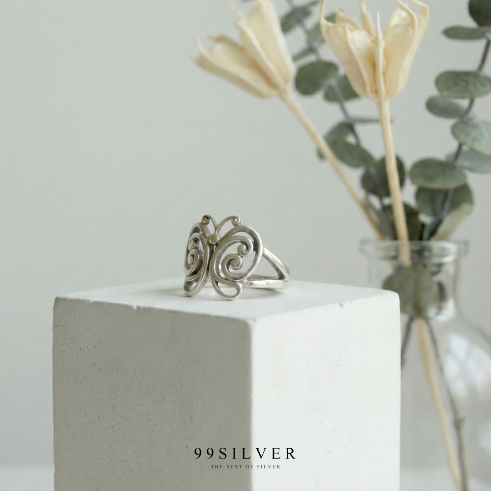 แหวนผีเสื้อแบบปีกโค้งเจาะลายโปร่ง ตัวเรือนเงินแท้ขัดเงาสวยงาม