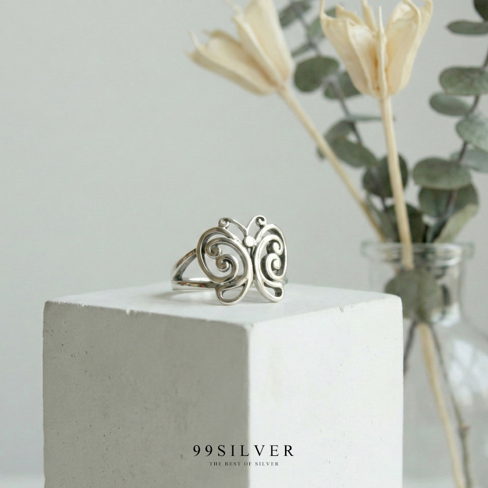 แหวนผีเสื้อแบบปีกโค้งเจาะลายโปร่ง ตัวเรือนเงินแท้ขัดเงาสวยงาม