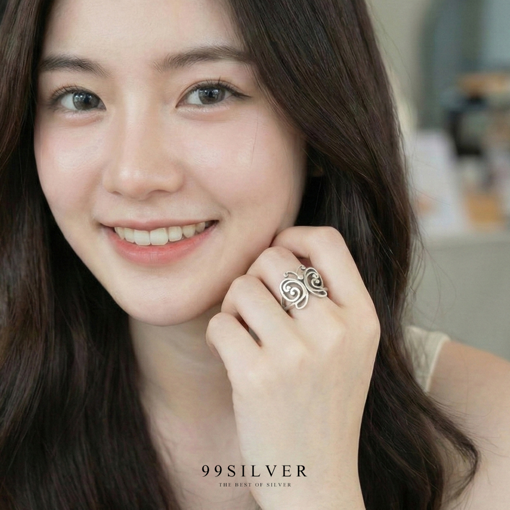 แหวนผีเสื้อแบบปีกโค้งเจาะลายโปร่ง ตัวเรือนเงินแท้ขัดเงาสวยงาม