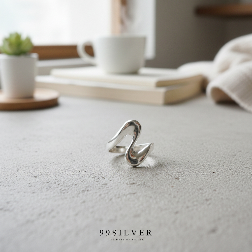 แหวนเงินตัว S แบบผิเงาโค้่ง อ่อนช้อยสวนงามผิวขัดเงาใส่สบาย