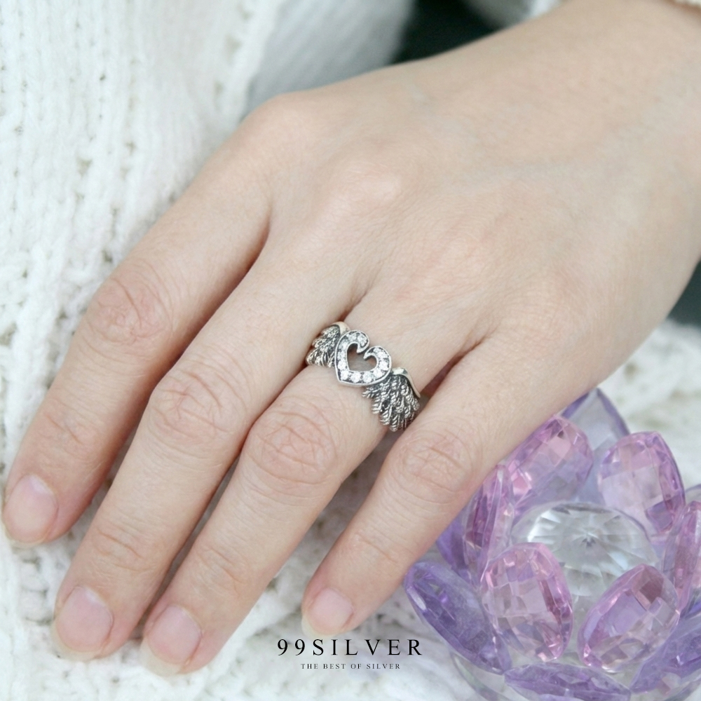 แหวน Wing of Heart หัวใจมีปีก ประดับเพชรหน้าเรือน รมยาดำเนื้อแหวน