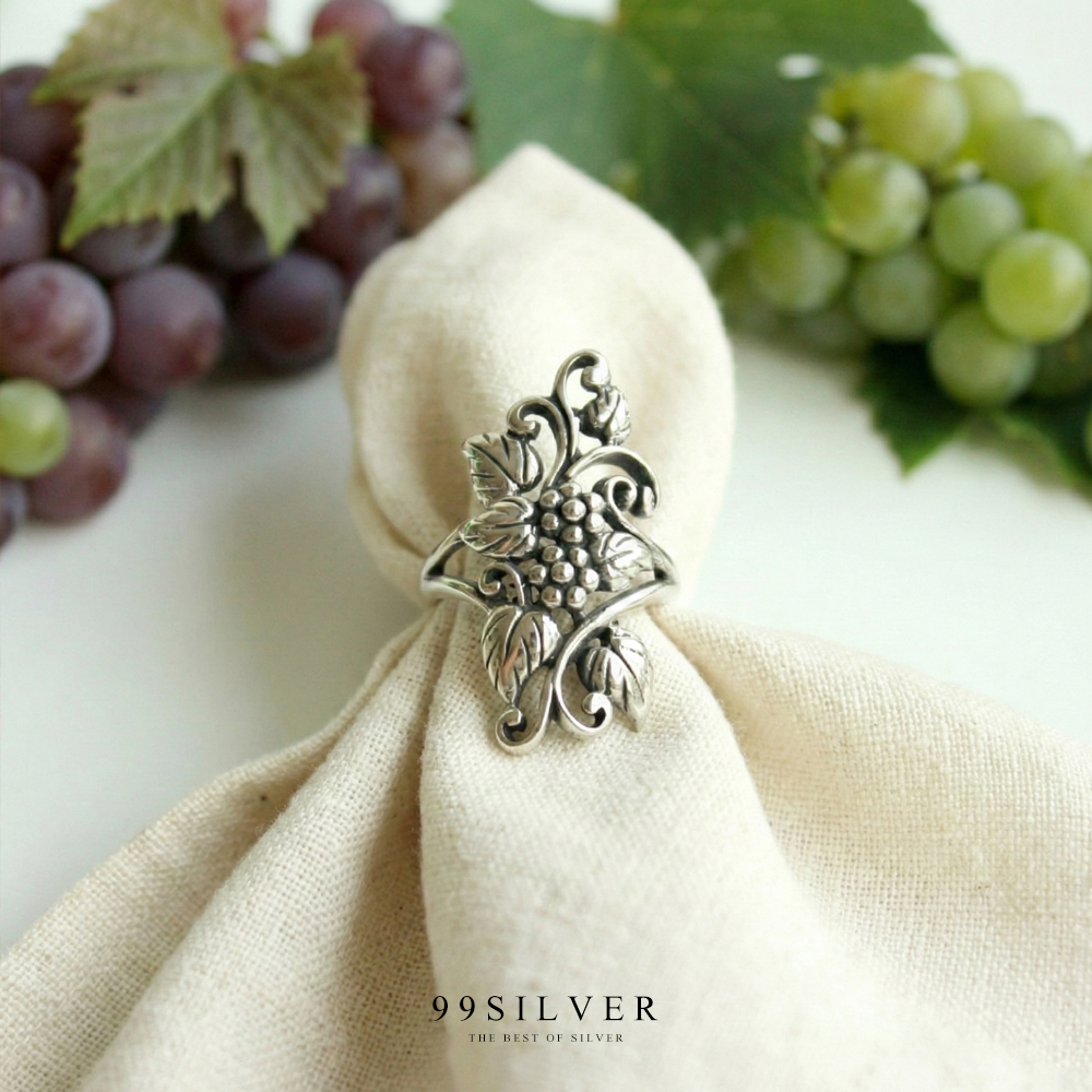 แหวนเงินพวงองุ่นไม้เลื้อย ตัวเรือนขัดเงาปัดดำร่องแหวน