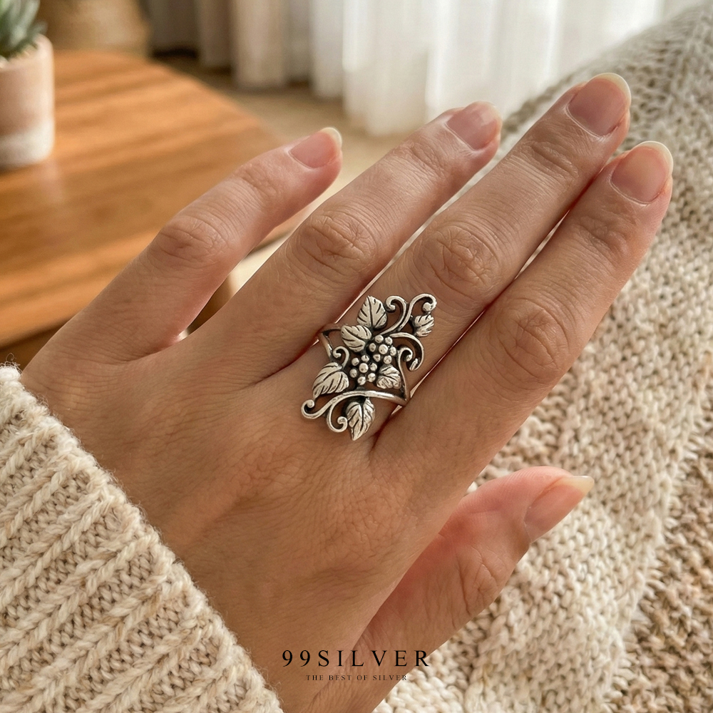 แหวนเงินพวงองุ่นไม้เลื้อย ตัวเรือนขัดเงาปัดดำร่องแหวน