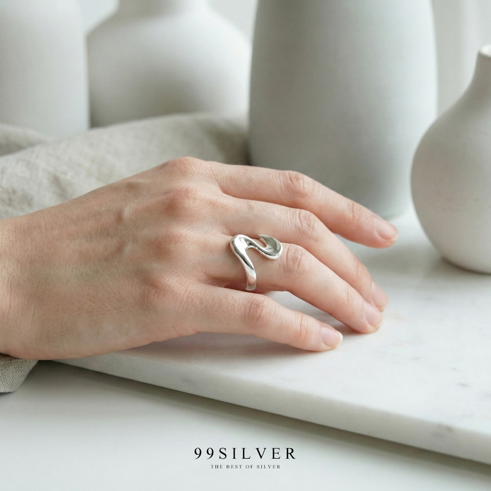 แหวนเงินตัว S แบบผิเงาโค้่ง อ่อนช้อยสวนงามผิวขัดเงาใส่สบาย
