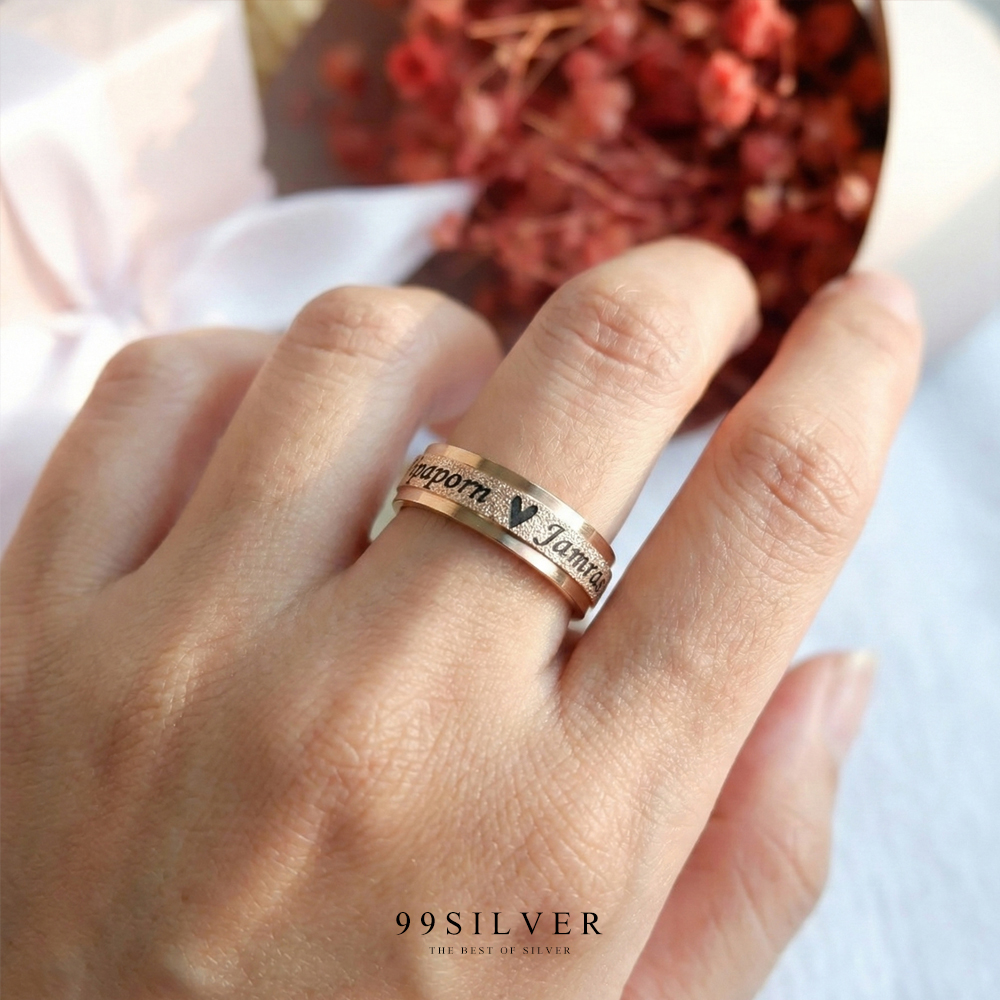 แหวนสแตนเลสแท้หน้ากว้าง 6 มิลลิเมตร ขอบละระดับ ผิวประกายกริตเตอร์