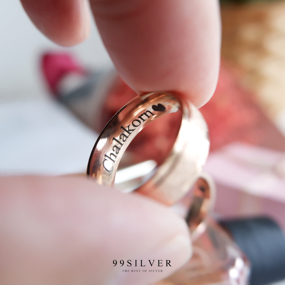 แหวนสแตนเลสแท้หน้ากว้าง 6 มิลลิเมตร ขอบละระดับ ผิวประกายกริตเตอร์