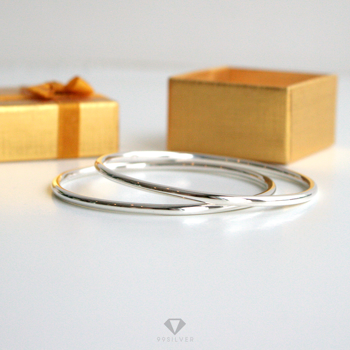 กำไลห่วงกลม หนา 3 มิลลิเมตร ตัวเรือนเชื่อมติดกลมรอบวง ไร้รอยต่อ