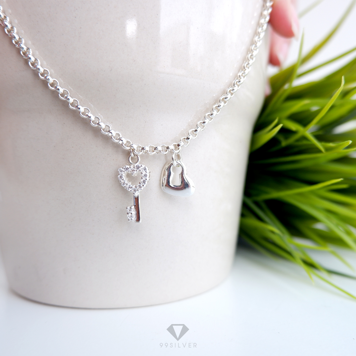 สร้อยข้อมือกุญแจ หัวใจ มีจี้แม่กุญแจ และลูกกุญแจ ประด้วยเพชร cz swiss แท้