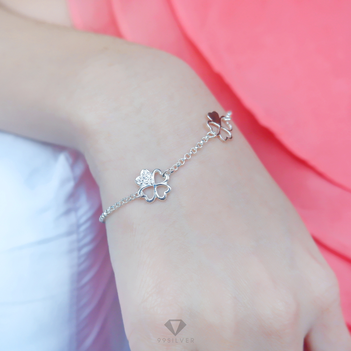 สร้อยข้อมือใบ Clover แบบ 2 Style ฝังเพชร Cz Swiss แท้