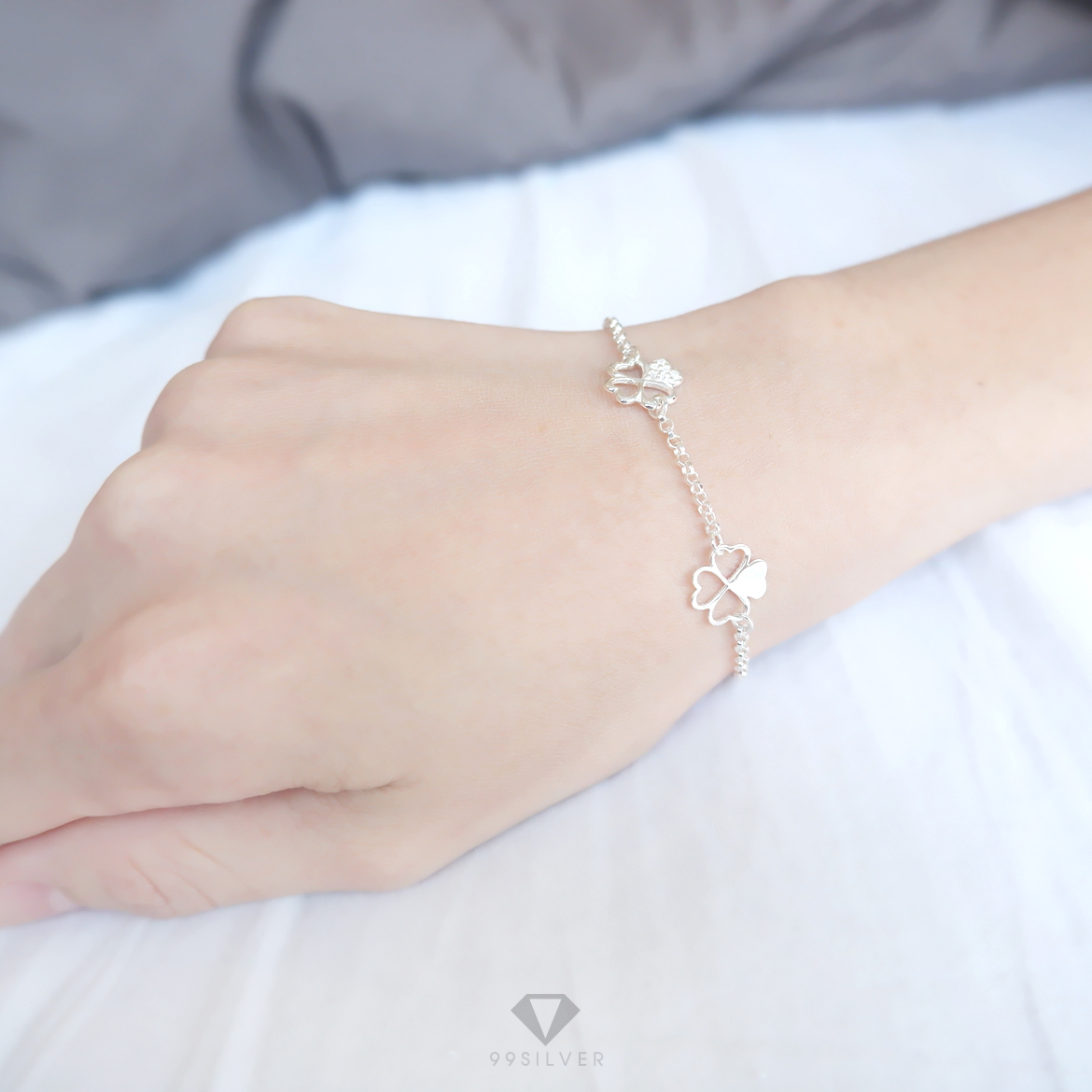 สร้อยข้อมือใบ Clover แบบ 2 Style ฝังเพชร Cz Swiss แท้