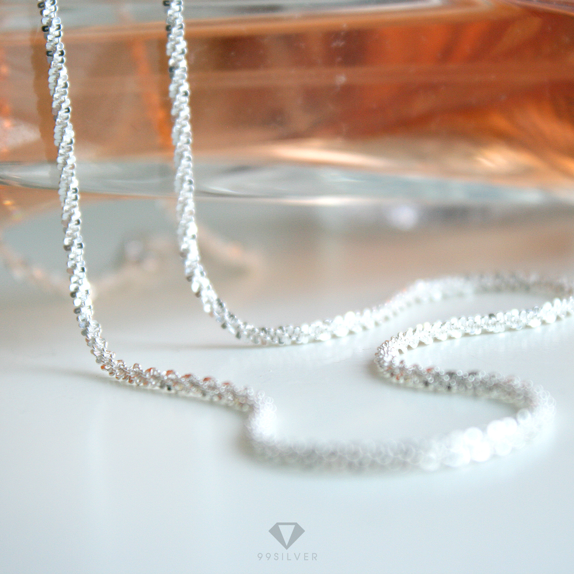 สร้อยเงินเกร็ดแฉกสลับ ตัวเส้นเล่นแสงสะท้อนสวยงาม ขนาด 1.5 มิลลิเมตร