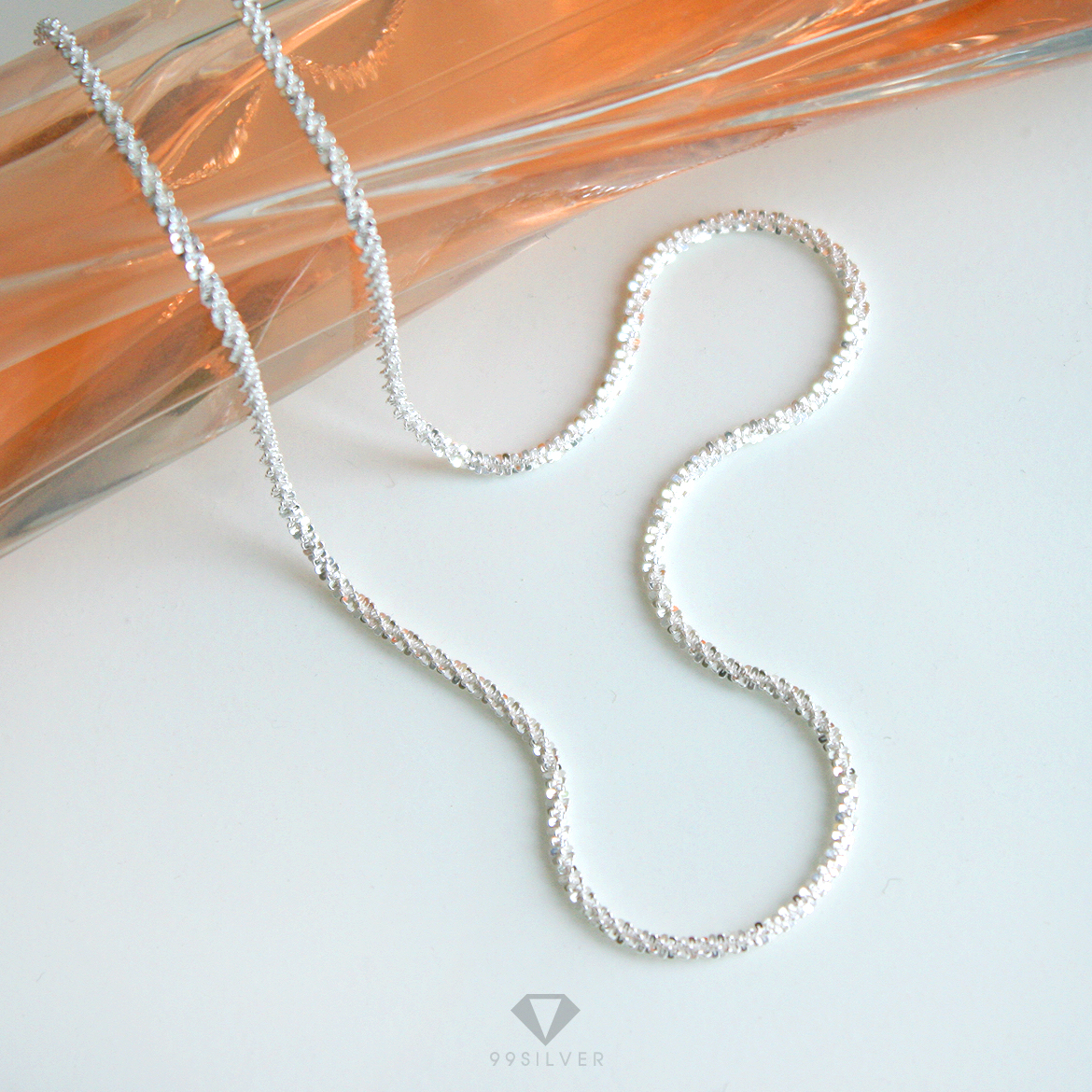 สร้อยเงินเกร็ดแฉกสลับ ตัวเส้นเล่นแสงสะท้อนสวยงาม ขนาด 1.5 มิลลิเมตร