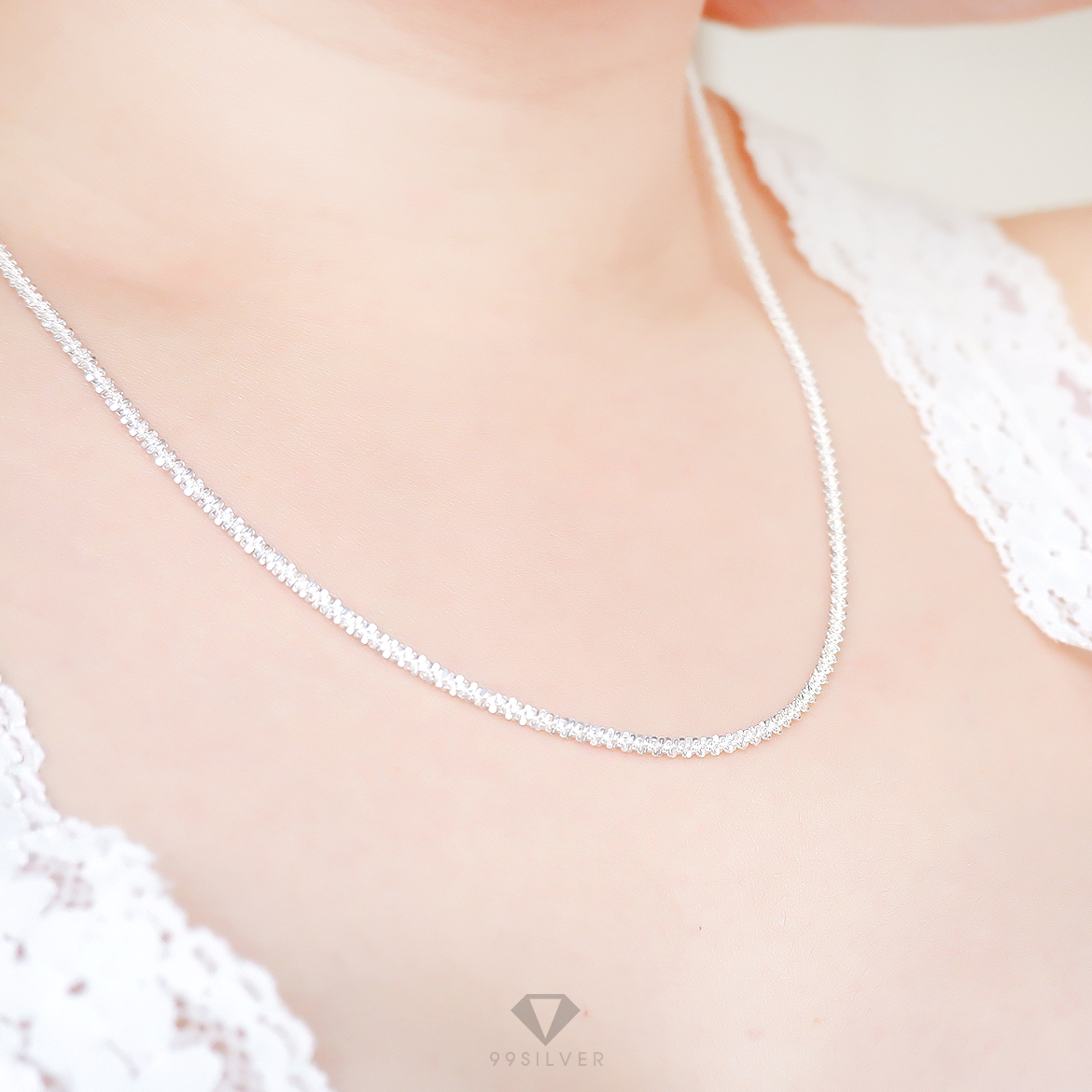 สร้อยเงินเกร็ดแฉกสลับ ตัวเส้นเล่นแสงสะท้อนสวยงาม ขนาด 1.5 มิลลิเมตร