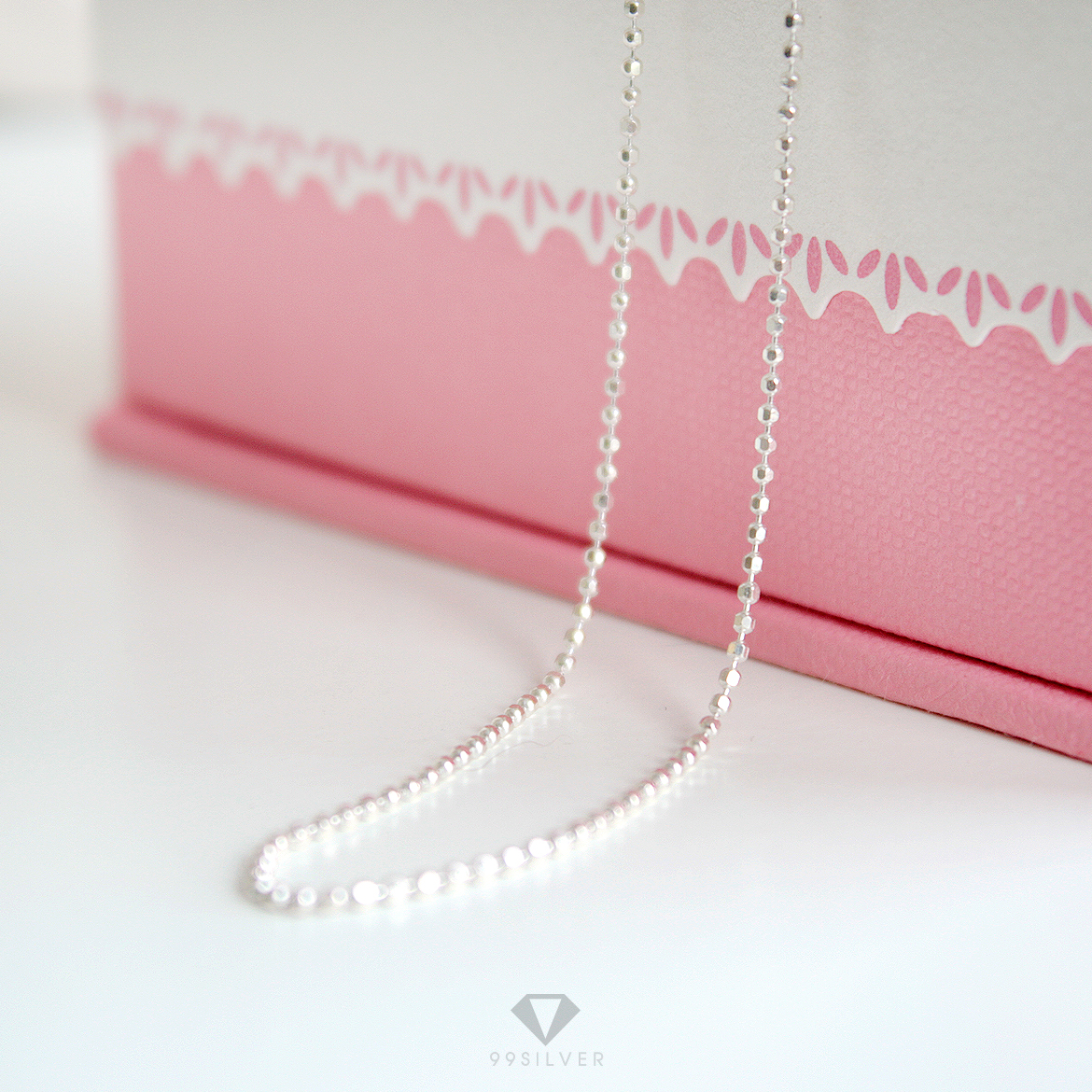 สร้อยคอเงินแท้ ลายเม็ดบอลเล็ก เจียขอบเหลี่ยมเล่นแสง เม็ดบอลขนาด 1 มิลลิเมตร