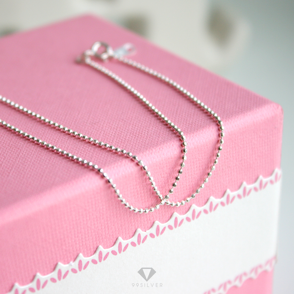 สร้อยคอเงินแท้ ลายเม็ดบอลเล็ก เจียขอบเหลี่ยมเล่นแสง เม็ดบอลขนาด 1 มิลลิเมตร