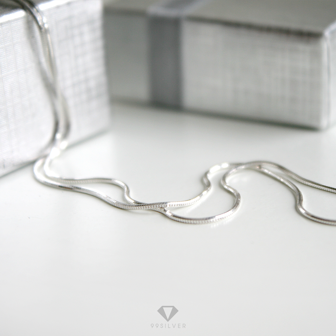 สร้อยเกร็ด เงินแท้ ลายของสร้อยต่อกันเป็นเกร็ดแข็งขนาดเล็ก ขนาด 1 มิลลิเมตร