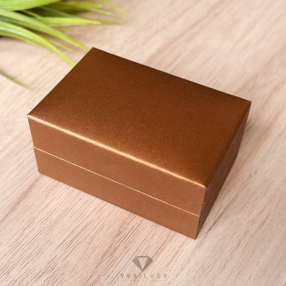 กล่องใส่แหวนสี่เหลี่ยมผืนผ้า บุด้วยหนังแบบนิ่ม สีทองเข้ม ภายในสีดำ หรูหรา