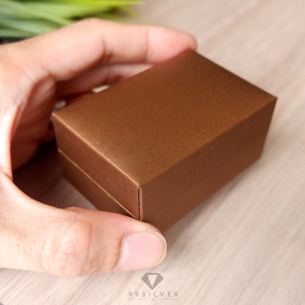 กล่องใส่แหวนสี่เหลี่ยมผืนผ้า บุด้วยหนังแบบนิ่ม สีทองเข้ม ภายในสีดำ หรูหรา