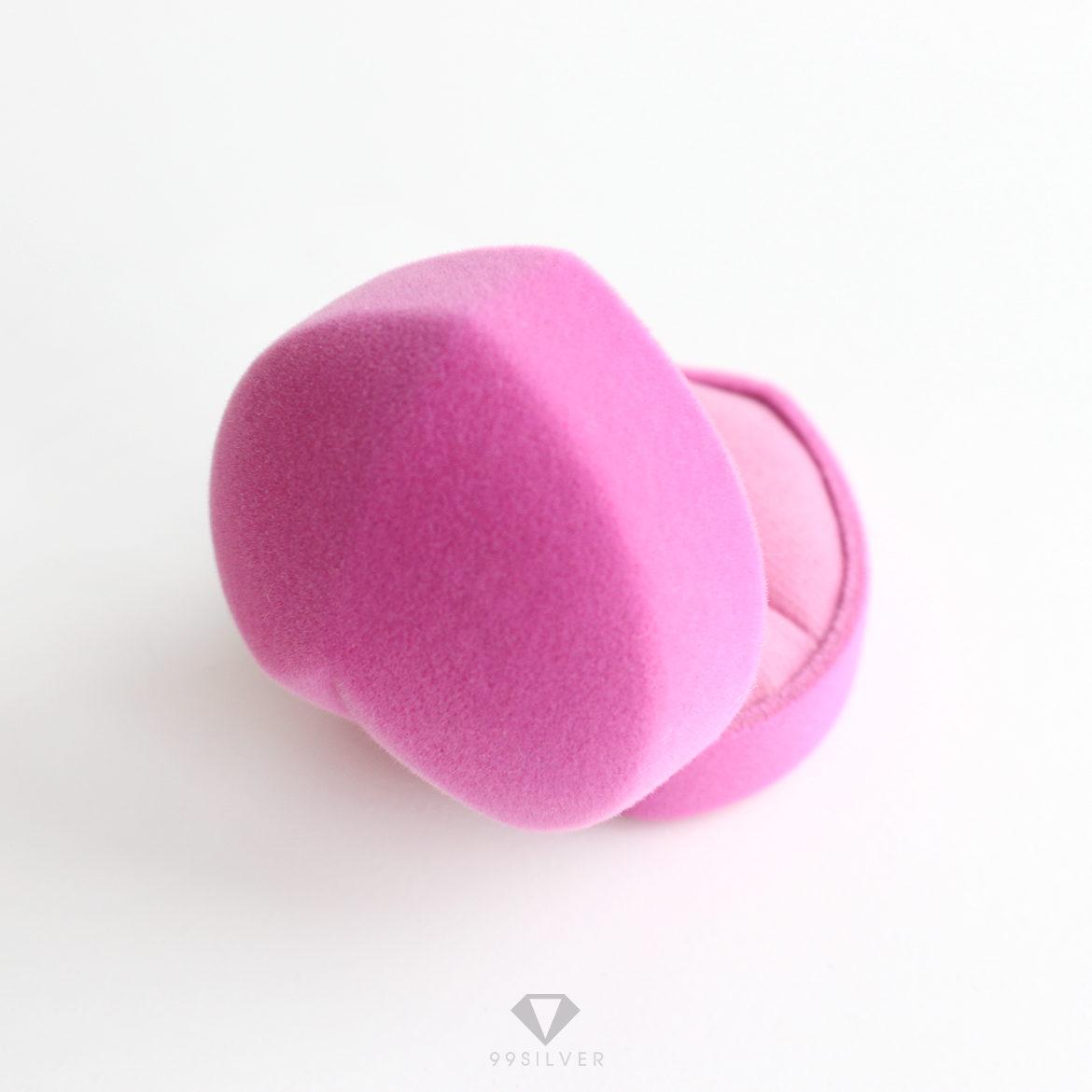 กล่องกำมะหยี่หัวใจ สีชมพู ฝาแข็ง ข้างในบุผ้ากำมะหยี่สีขาว