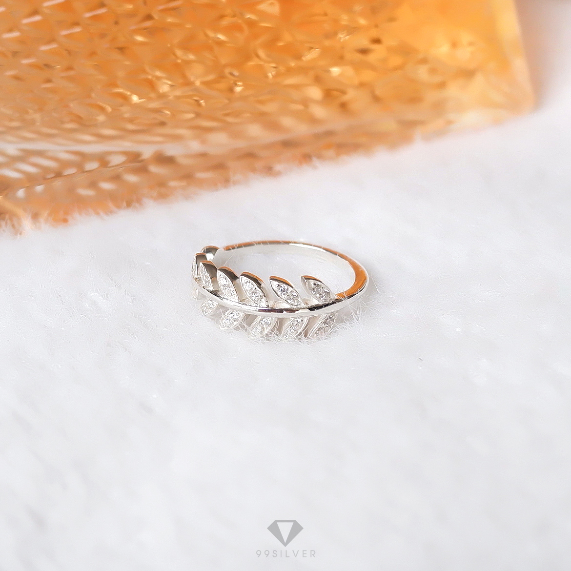 แหวนใบมะกอก แบบช่อ ประดับเพชร CZ Swiss (การงาน ความสำเร็จในชีวิต)