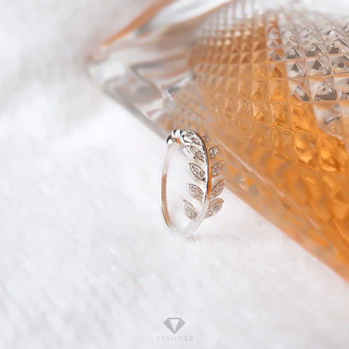 แหวนใบมะกอก แบบช่อ ประดับเพชร CZ Swiss (การงาน ความสำเร็จในชีวิต)