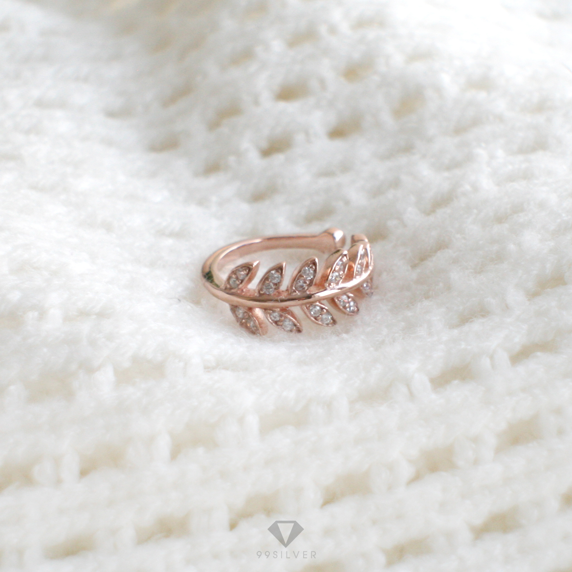 แหวนใบมะกอก แบบช่อ ประดับเพชร CZ Swiss (การงาน ความสำเร็จในชีวิต)