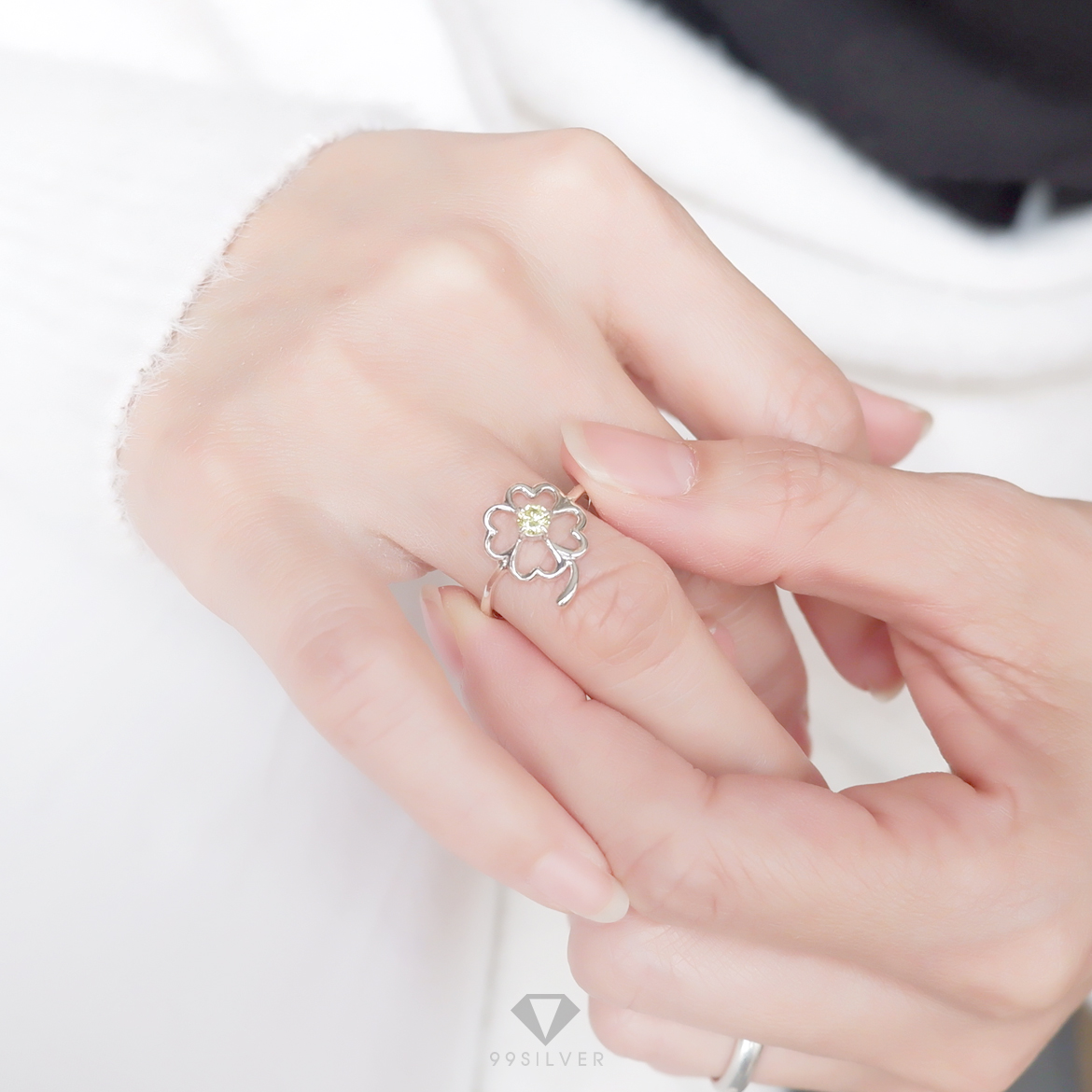 แหวนใบ Clover ประกับเพชร 4 แฉกแห่งความโชคดี Hope Faith Love Luck