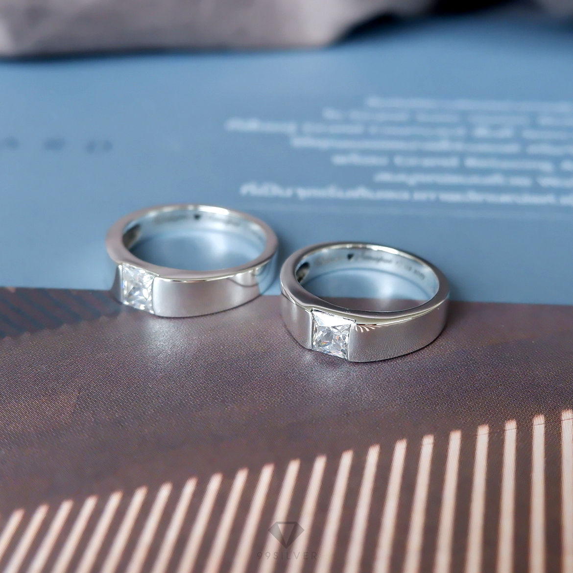 แหวนเงินทรงเหลี่ยมฝังเพชร 1 เม็ด Diamond Cut ขนาด 5 มิลลิเมตร ก้านลดระดับสวยงาม