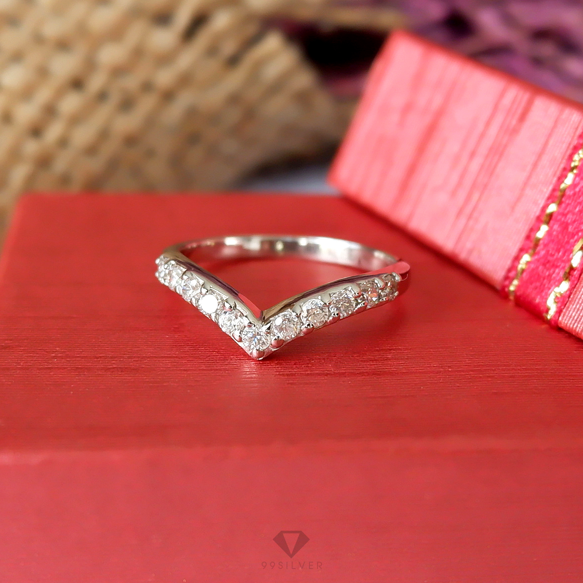 แหวนฝังเพชรแบบเรียบปลายแหลมทรงแหวนมงกุฎ หน้ากว้าง3 มิลลิเมตร