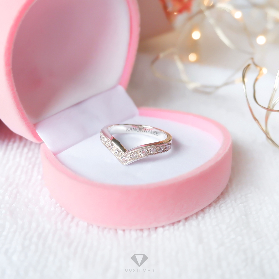 แหวนฝังเพชรแบบเรียบปลายแหลมทรงแหวนมงกุฎ หน้ากว้าง3 มิลลิเมตร