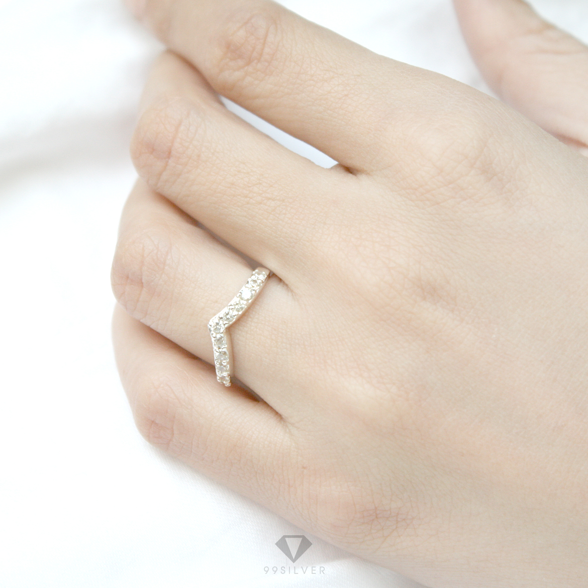 แหวนฝังเพชรแบบเรียบปลายแหลมทรงแหวนมงกุฎ หน้ากว้าง3 มิลลิเมตร