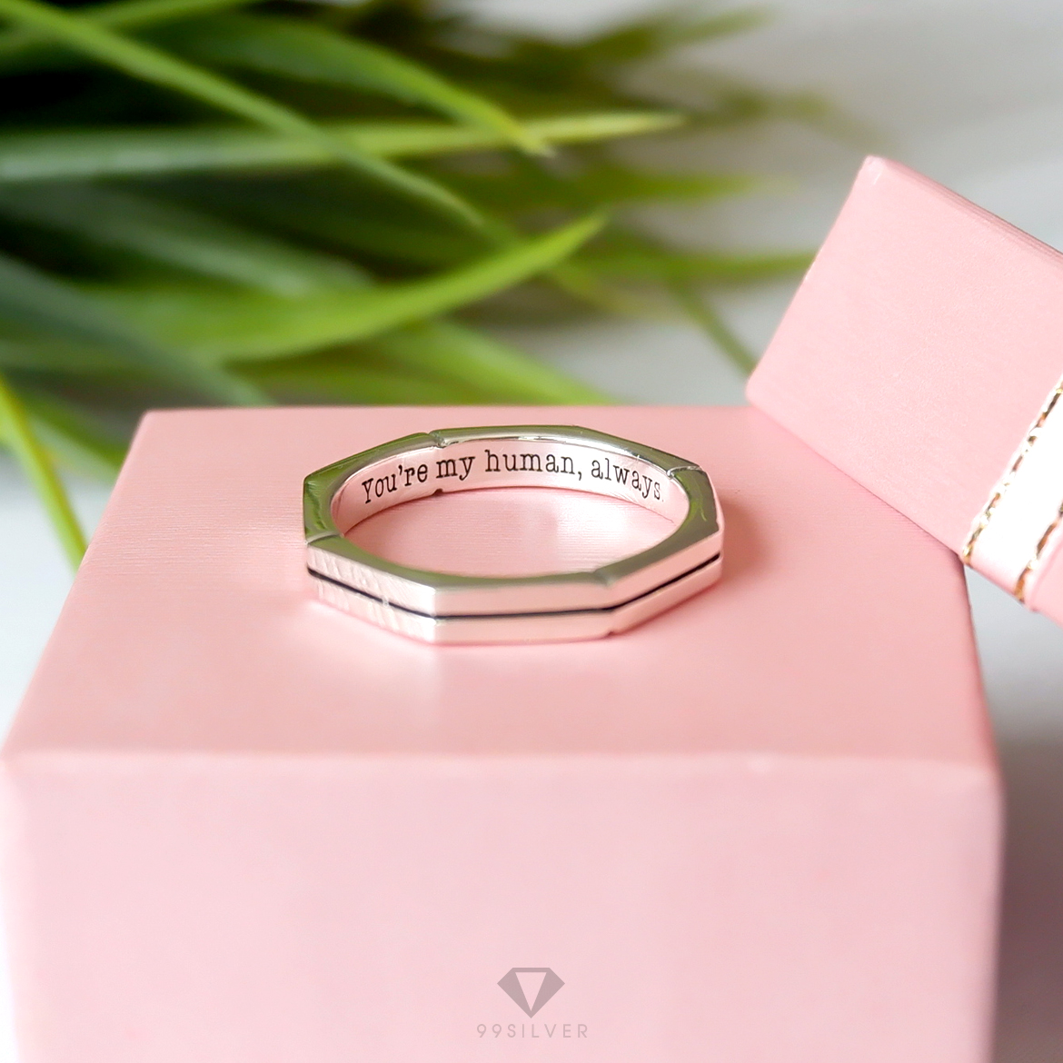 แหวนแปดเหลียม เซาะร่องกลาง ลงยาดำ ตัวเรือนขัดเงา หน้าแหวน 3.5 มม.