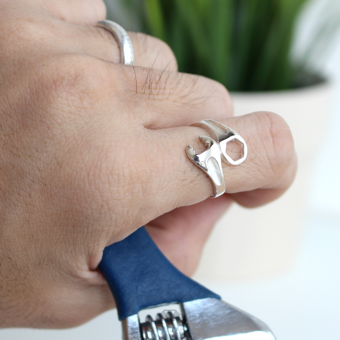 แหวนประแจ แปดเหลี่ยม ทำเหมือนประแจจริงๆ ตัวเรือนเงินแท้สวยงาม