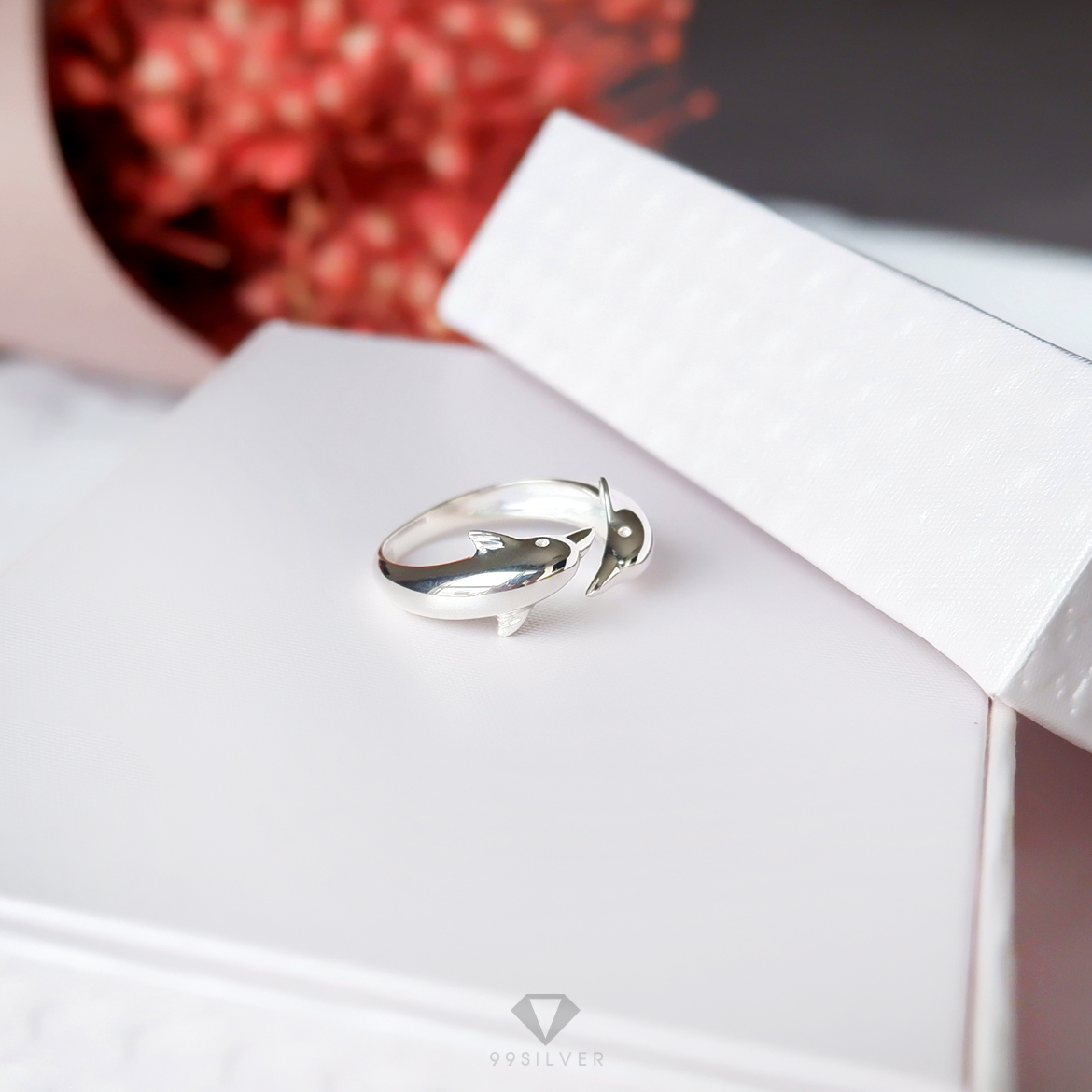 แหวนโลมาคู่รัก หัวโลมาหันเข้าหากัน (คำสัญญา ความรัก ความซื่อสัตย์)