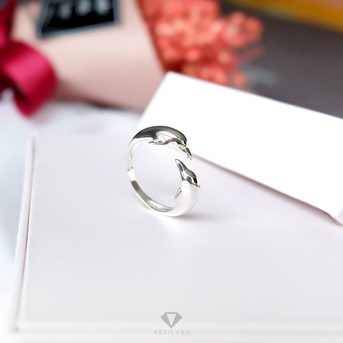 แหวนโลมาคู่รัก หัวโลมาหันเข้าหากัน (คำสัญญา ความรัก ความซื่อสัตย์)