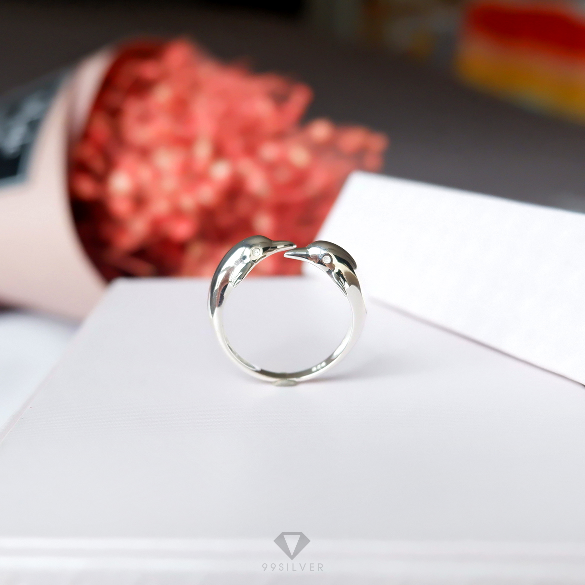 แหวนโลมาคู่รัก หัวโลมาหันเข้าหากัน (คำสัญญา ความรัก ความซื่อสัตย์)