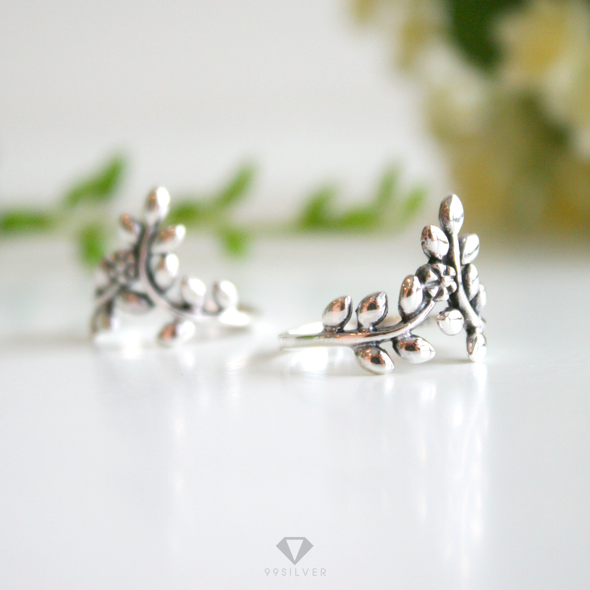 แหวนช่อมะกอก ประดับดอกพุด (เสริมการงาน ชัยชนะ ความสำเร็จ)